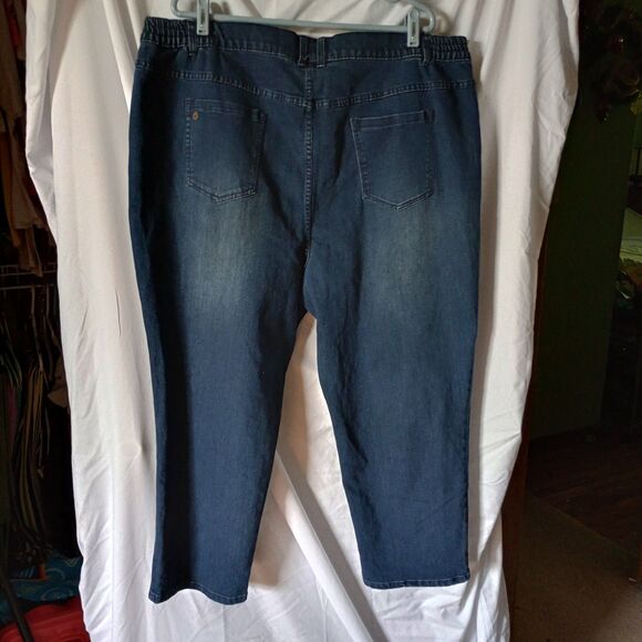 Catherine's Right Fit Moderately Curvy 28WP Plussize Jeans. Med Wash Whiskering - Picture 2 of 7